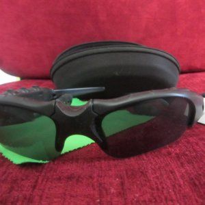 New Sunglasses With Blue Tooth Cleaning Cloth and Case